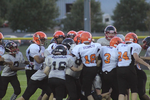 黄健翔：瓜迪奥拉要么自我否定着去赢球，要么坚持自己却赢不下来.